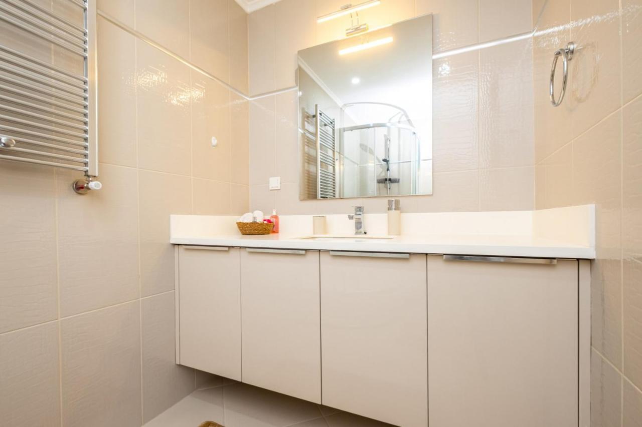 Superb Flat Close To Saw With Shared Pool In Tuzla Appartement